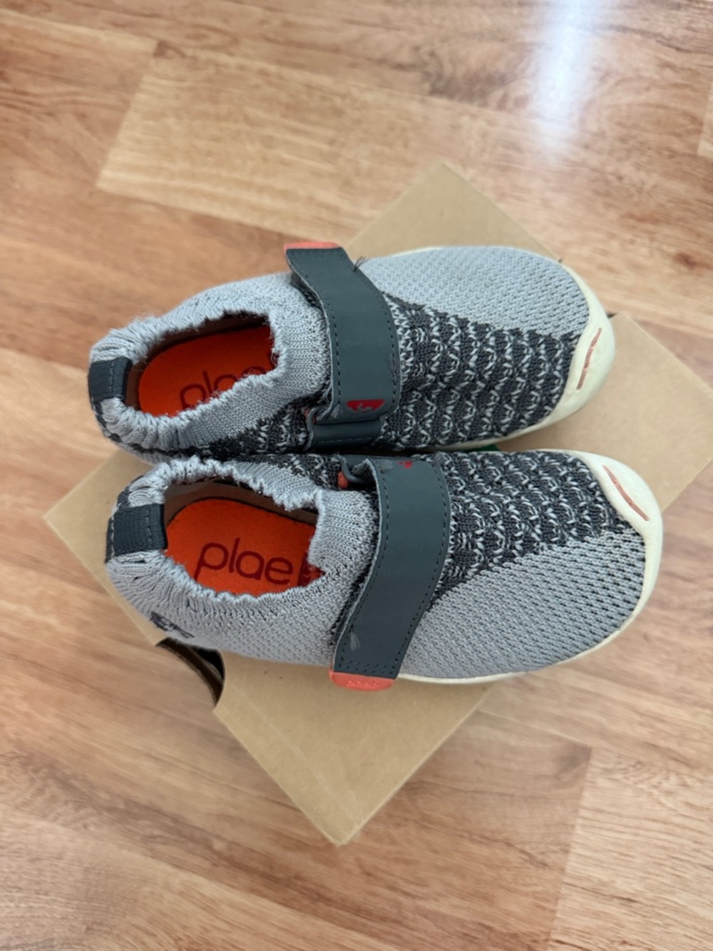PLAE Kids Gray Knit Slip-On Sneakers with Orange Insole size 8 us